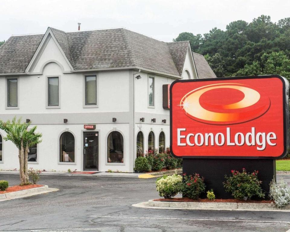 Econo Lodge Chesapeake Route 13 and I-464 Main image 1